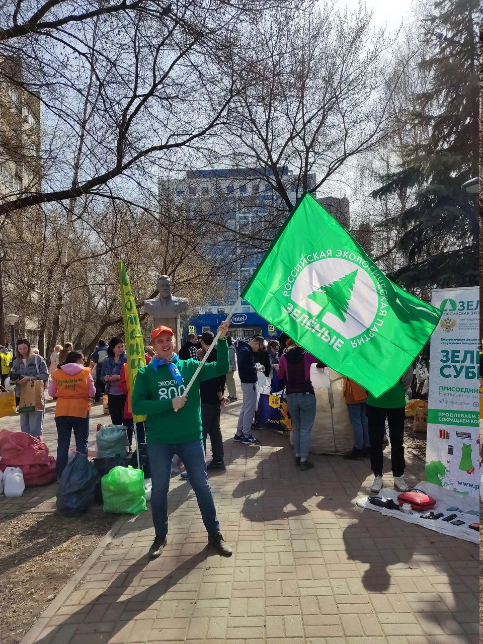 Около 30 нижегородцев присоединилось к первой акции по обмену вещами «Зеленая суббота».