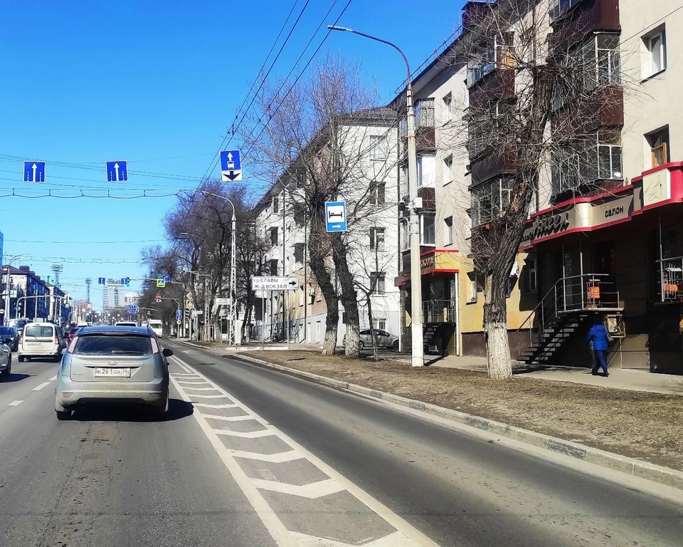Штраф за движение по выделенной полосе составляет 500 рублей.
