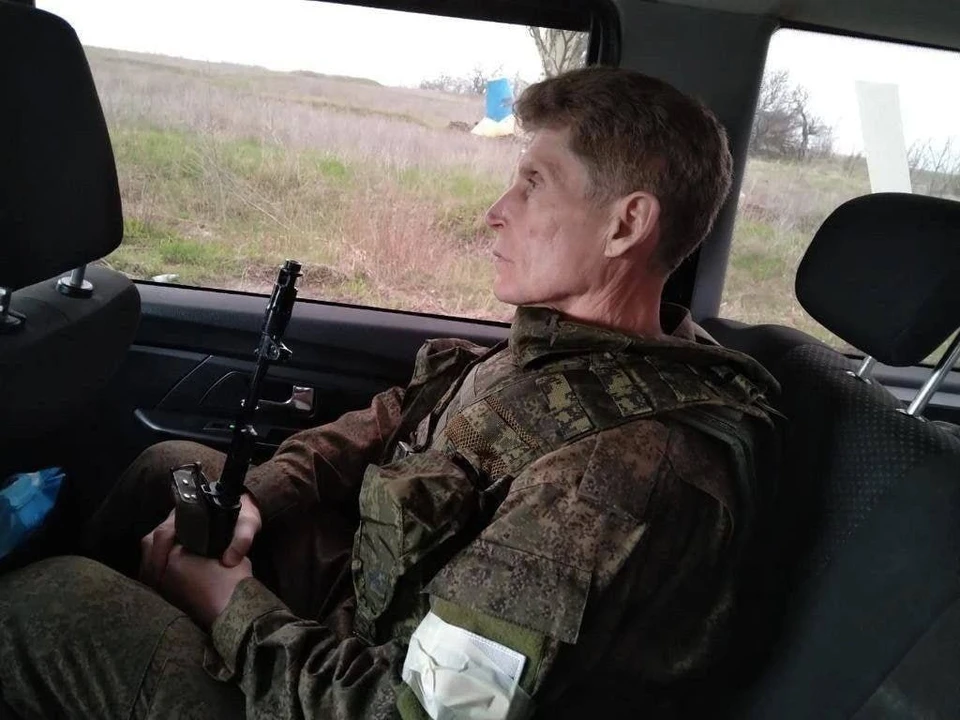Олег Кожемяко прокатился по Донбассу с автоматом в руках. Фото: соцсети