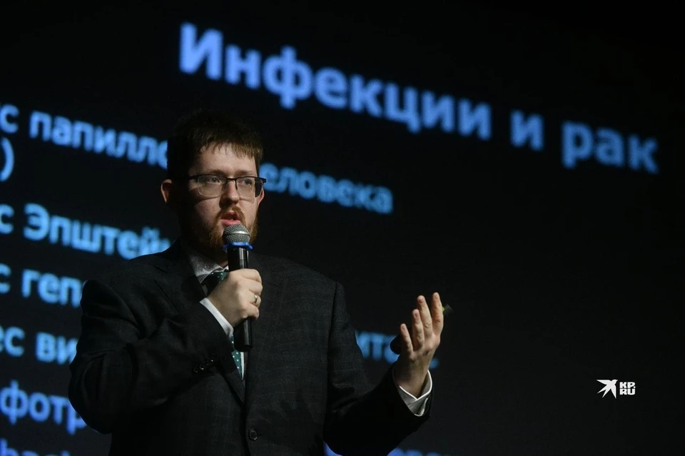 Максим Котов специализируется на хирургическом лечение опухолей головы и шеи.
