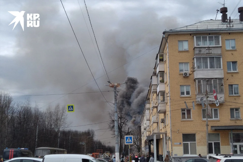 На месте пожара продолжается разбор завалов