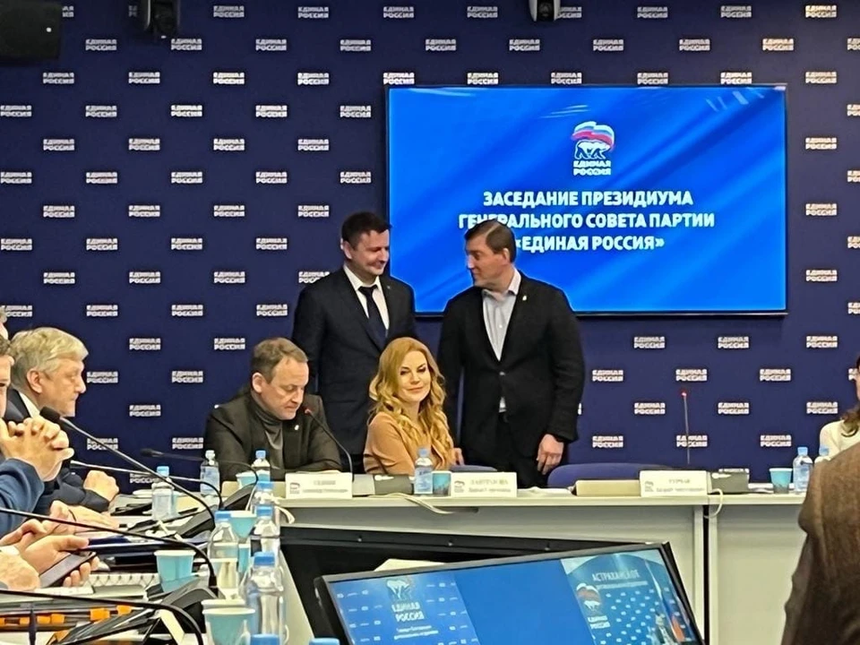 «Считаю важным и честным». Главврач ОКБ Карпунин вступил в «Единую Россию».