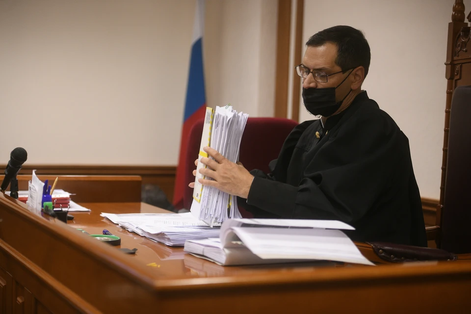 В Кемерове попал под суд житель, который из ревности поджег дом.