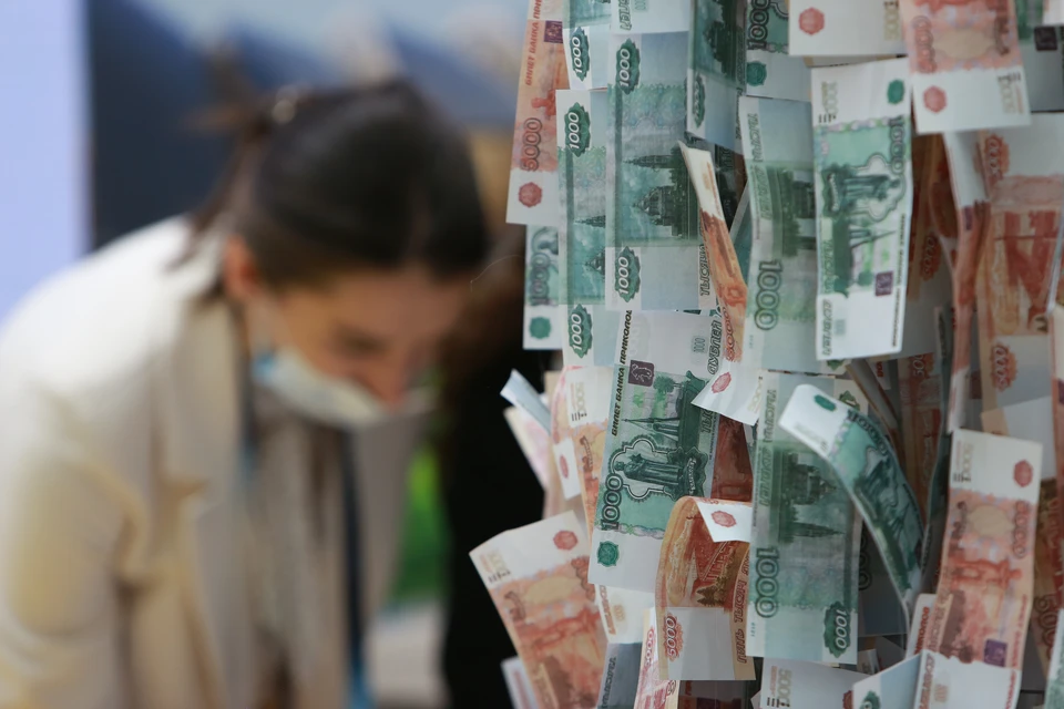 Самая маленькая зарплата в Москве - у тех, кто трудится в сфере услуг и торговли