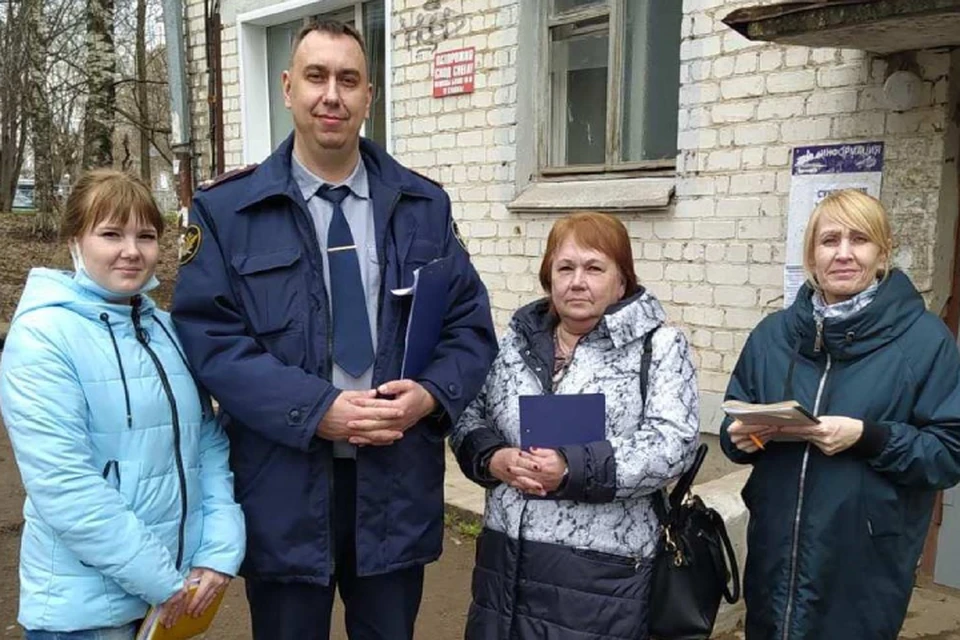 В рейде участвовали сотрудники полиции и КДН. Фото: admkirov.ru