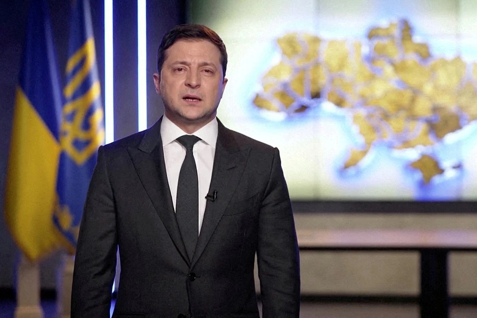 До Альенде тут, как навозной мухе до пчелы
