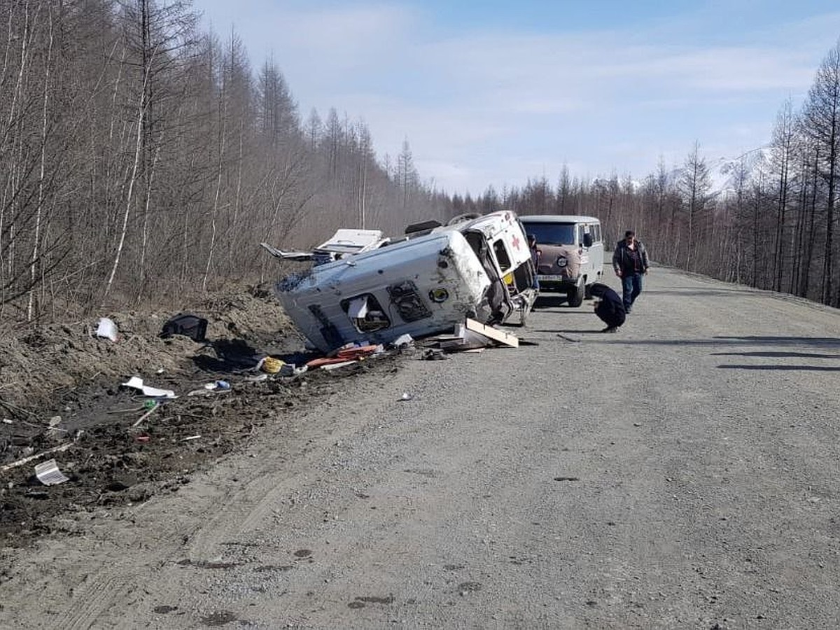 В Якутии на трассе опрокинулась машина «скорой помощи». Пациент и врач  погибли, еще двое в больнице - KP.RU