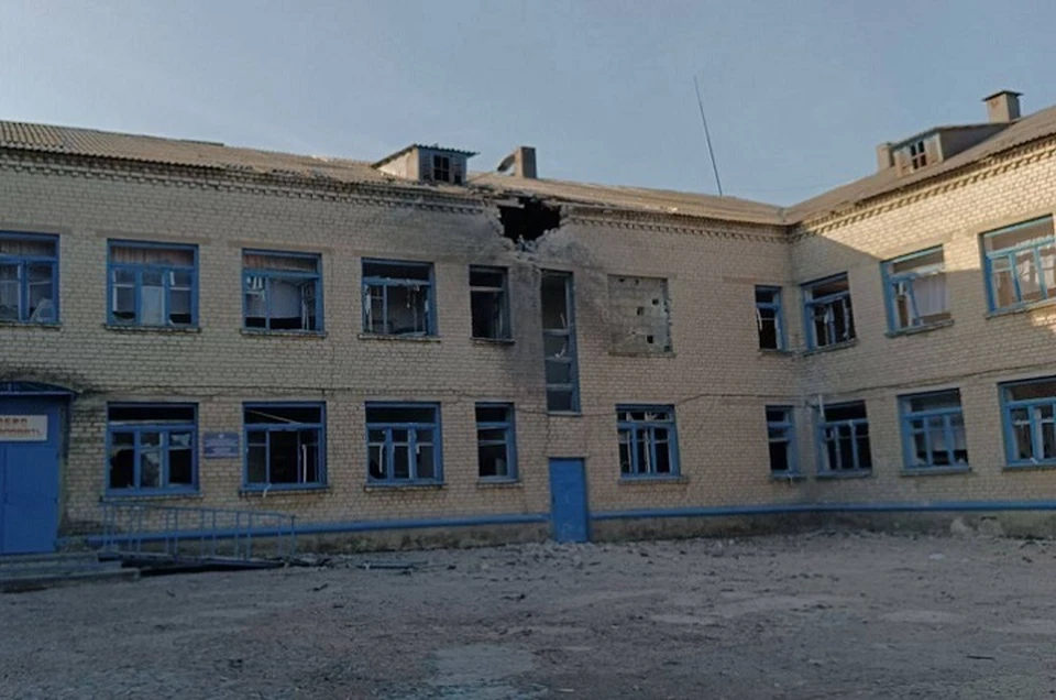 В результате обстрела в школе повреждено все остекление. Фото: ТГ/Кулемзин