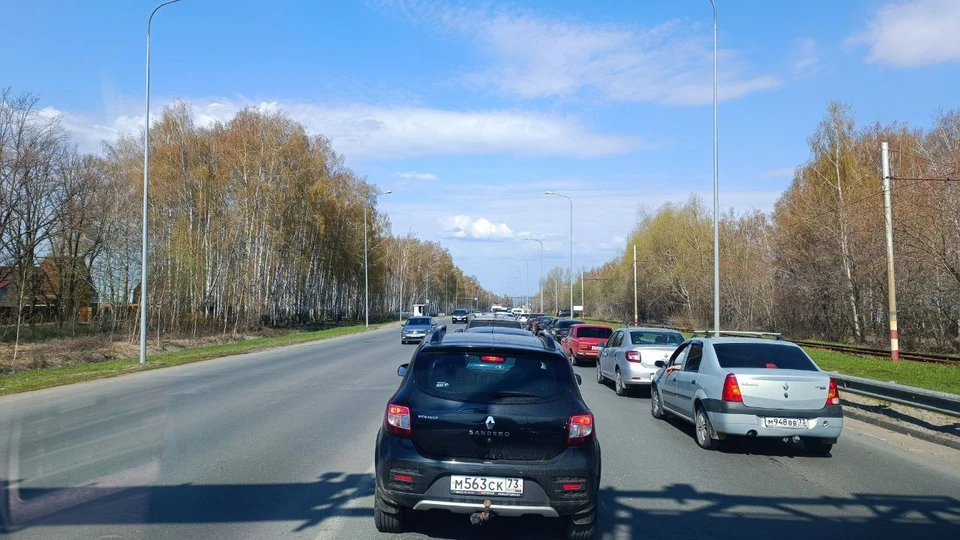 3 мая ульяновцы массово поехали на клабдища, из-за чего в городе возникли пробки ФОТО телеграм-канал Симбирский шугожор