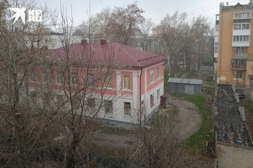 Снег летел очень шустро, но на фото его всё-таки видно.