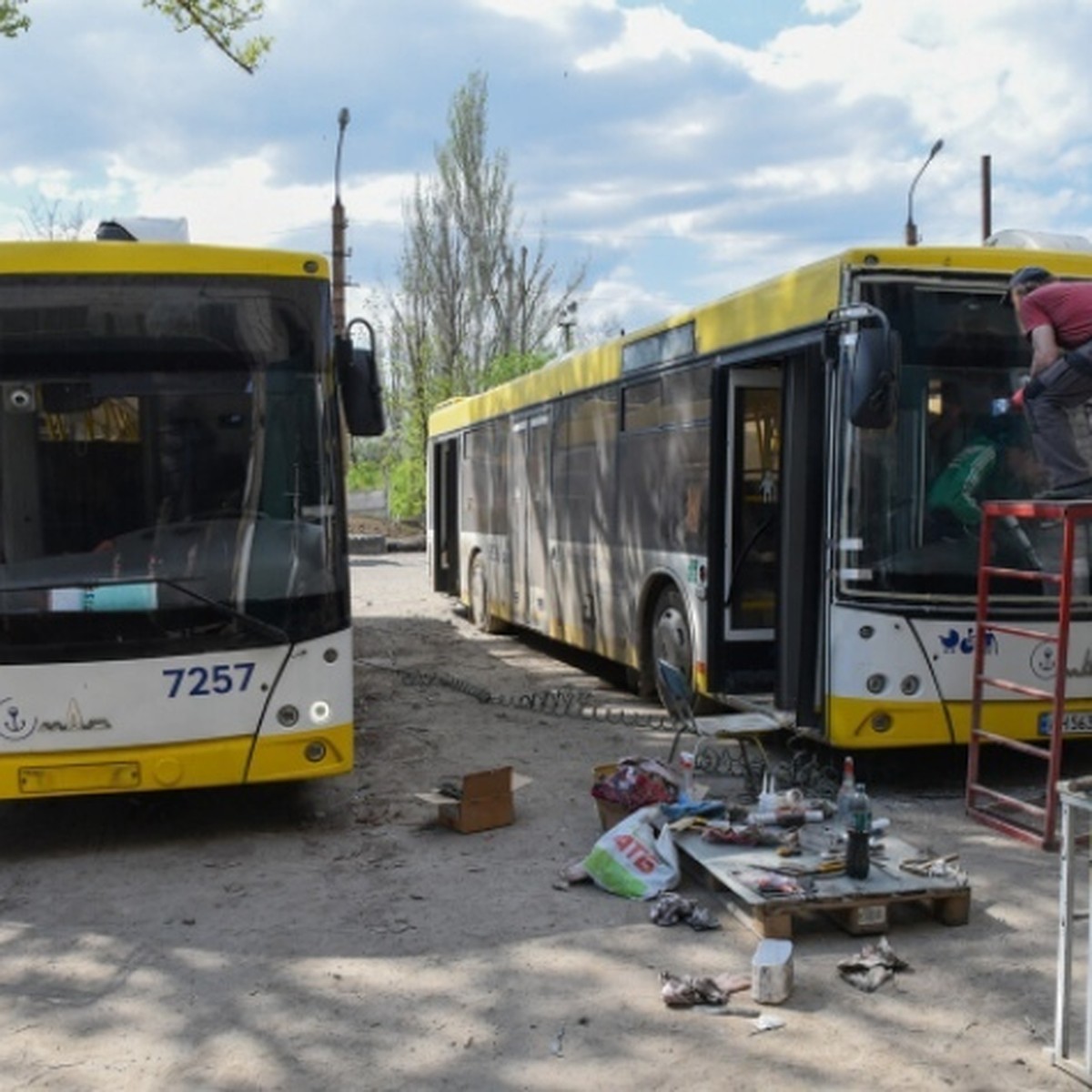 В освобожденном Мариуполе запустили первый автобусный маршрут - KP.RU