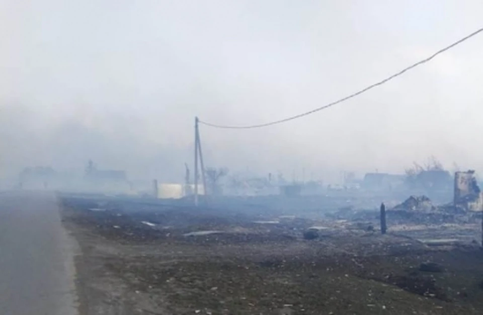 Из-за пожара на электроподстанции в Называевске сгорели 88 строений. Фото: МЧС Росии по Омской области.