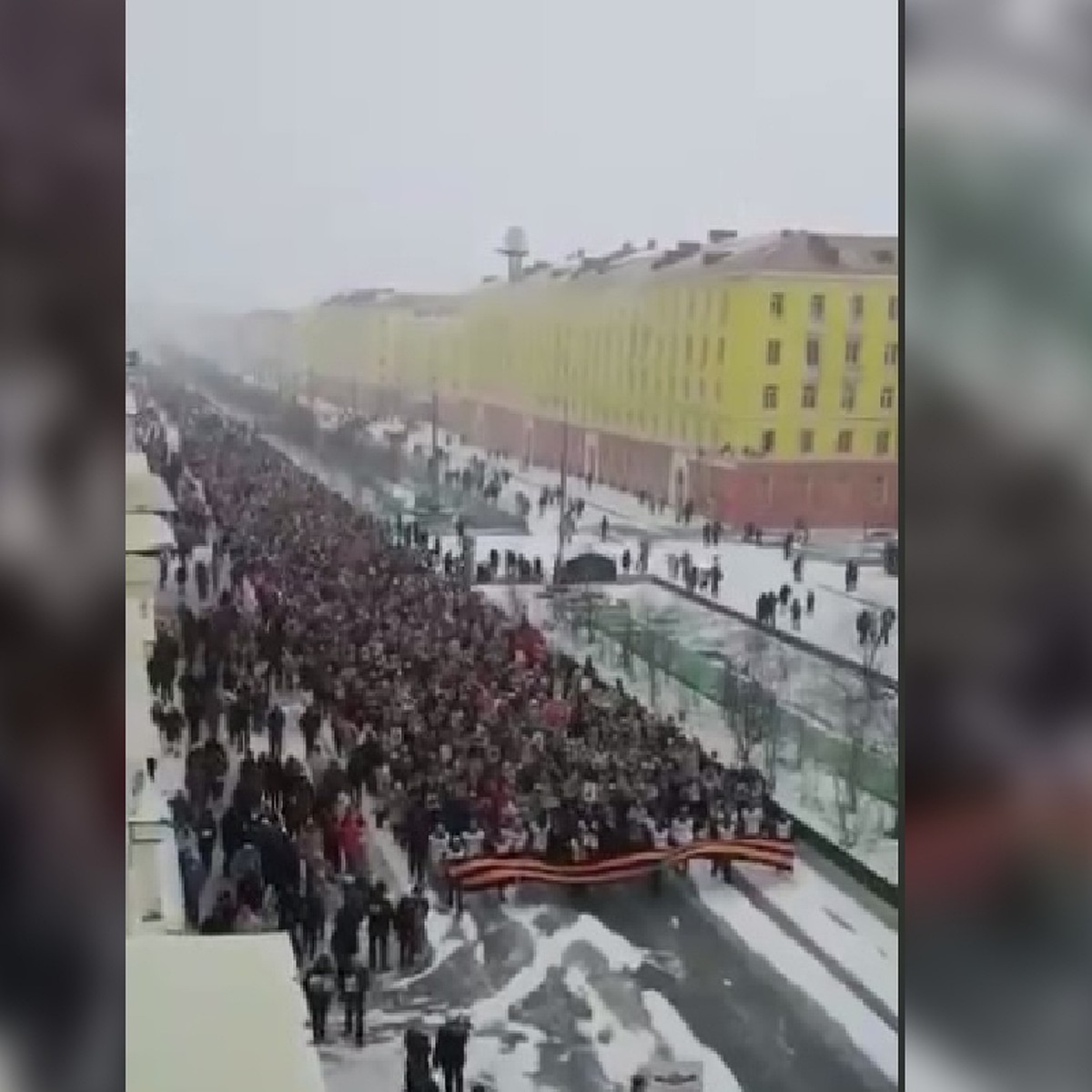 Настоящее героическое шествие»: в Норильске во время сильной метели прошла  акция «Бессмертный полк» - KP.RU