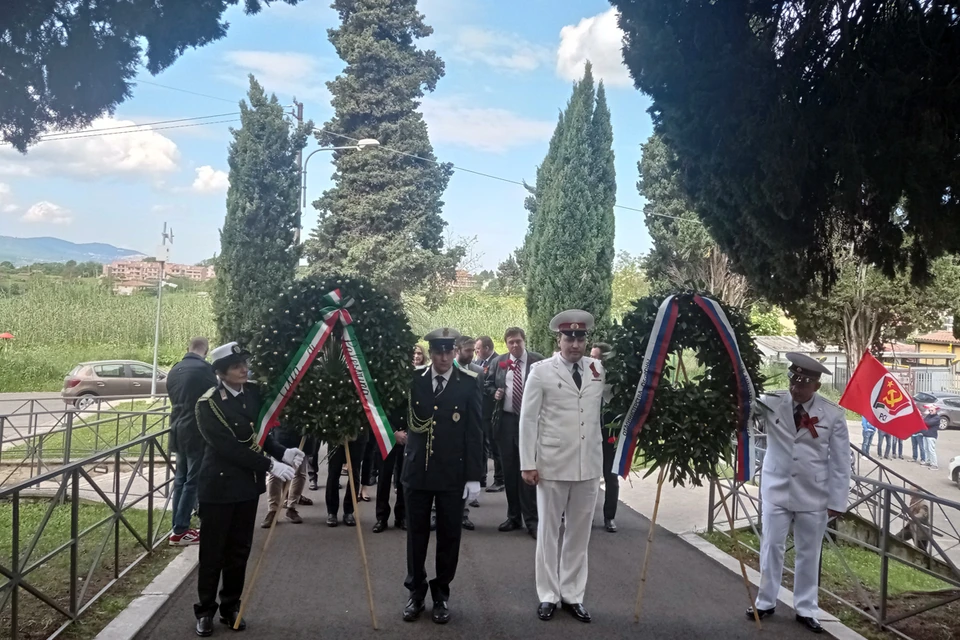 В небольшом городке Палестрина под Римом, прошло традиционное ежегодное возложение венков к братской могиле воинов Красной Армии
