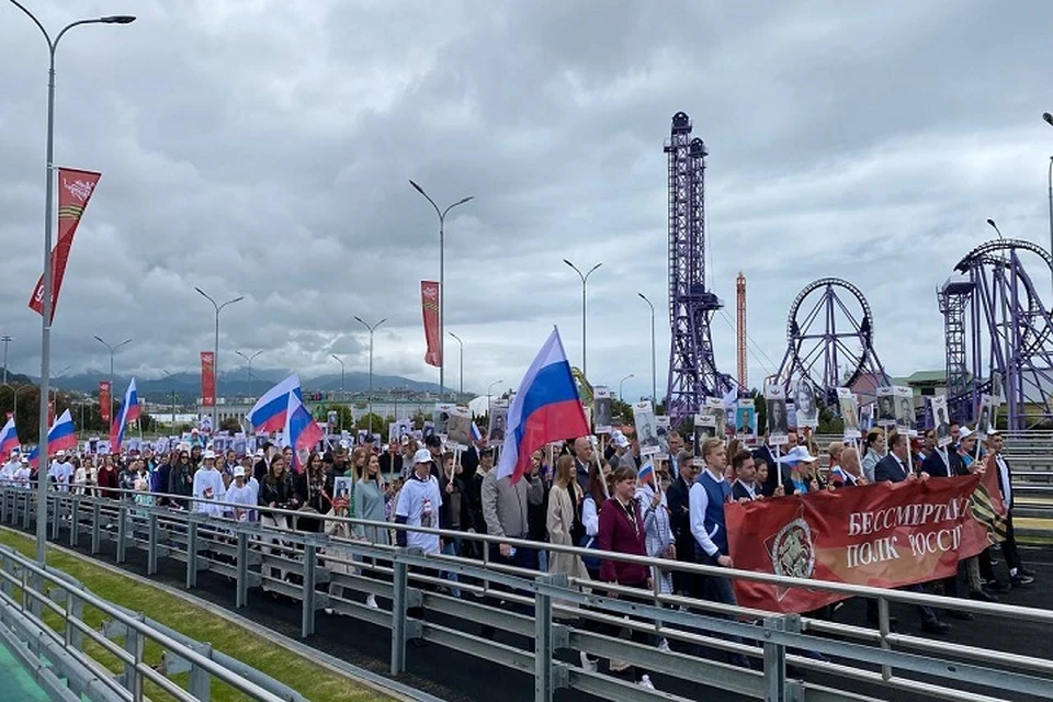 В 12:00 часов началось шествие «Бессмертного полка».