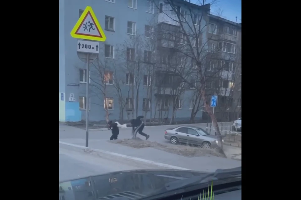 По словам очевидцев, подросток был пьян. Фото: Скриншот видео