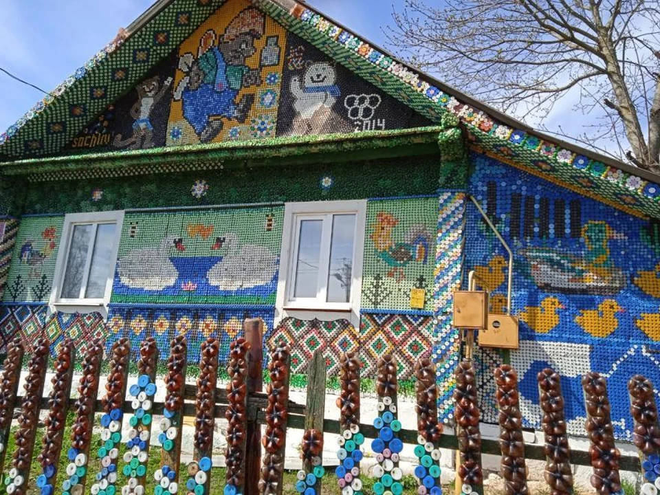 Хозяин дома прибивал крышечки обычными гвоздями. Фото: портал Mlyn.by