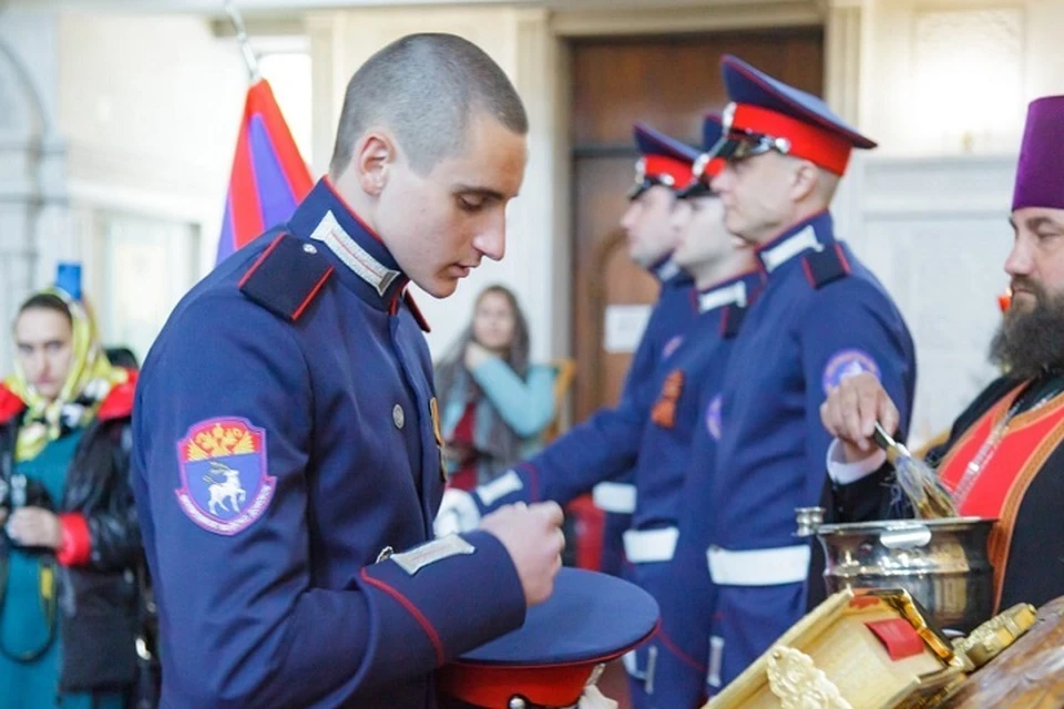 Юноши и девушки поклялись служить Родине, православной вере и казачеству. Фото: сайт правительства РО