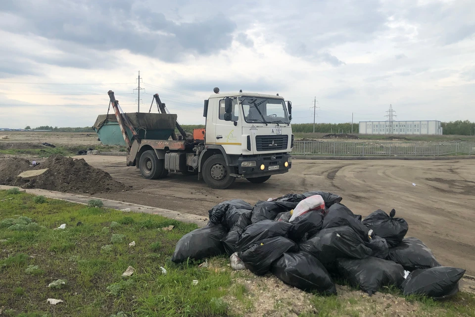 В Липецке у "Елецкого" начали убирать мусор