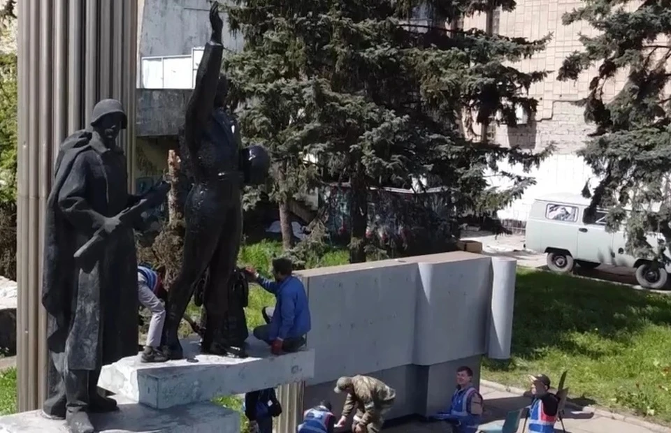 Памятники восстанавливают и приводят в порядок. Фото: кадр из видео НМ ДНР