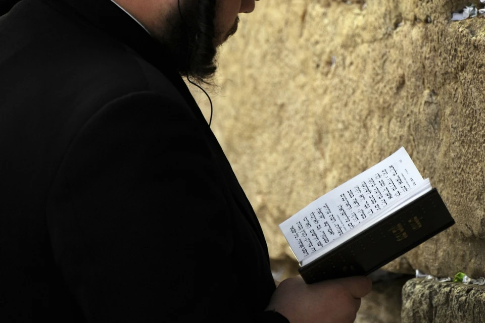 Попытки подвигнуть мужа на углубленное изучение иврита не удались