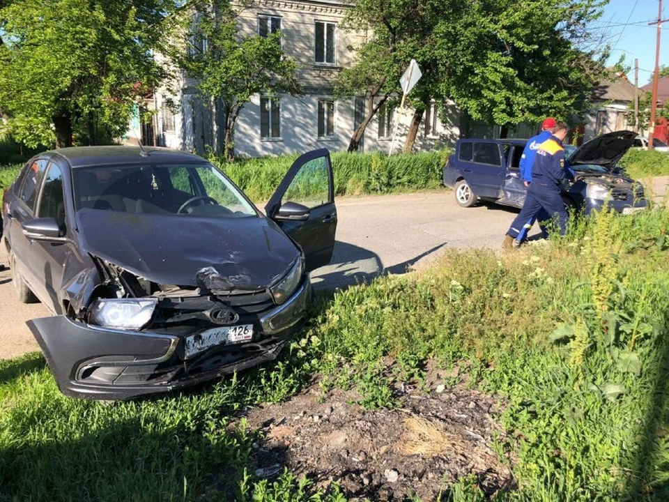 Фото с места ДТП: «Служба спасения-112» города Минводы