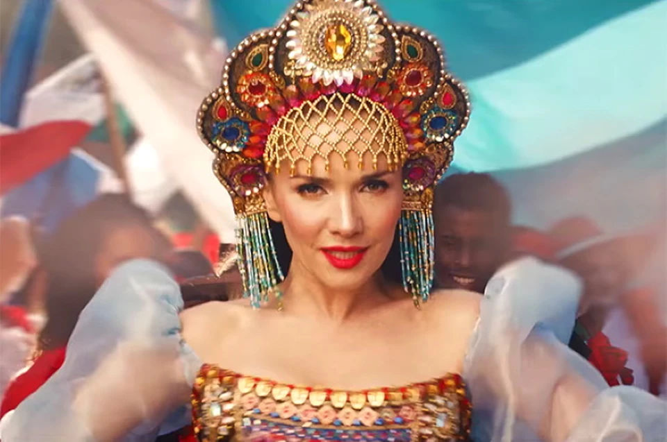 Осенью 2021 года Наталия Орейро получила российский паспорт. Фото: кадр из клипа «United by Love»