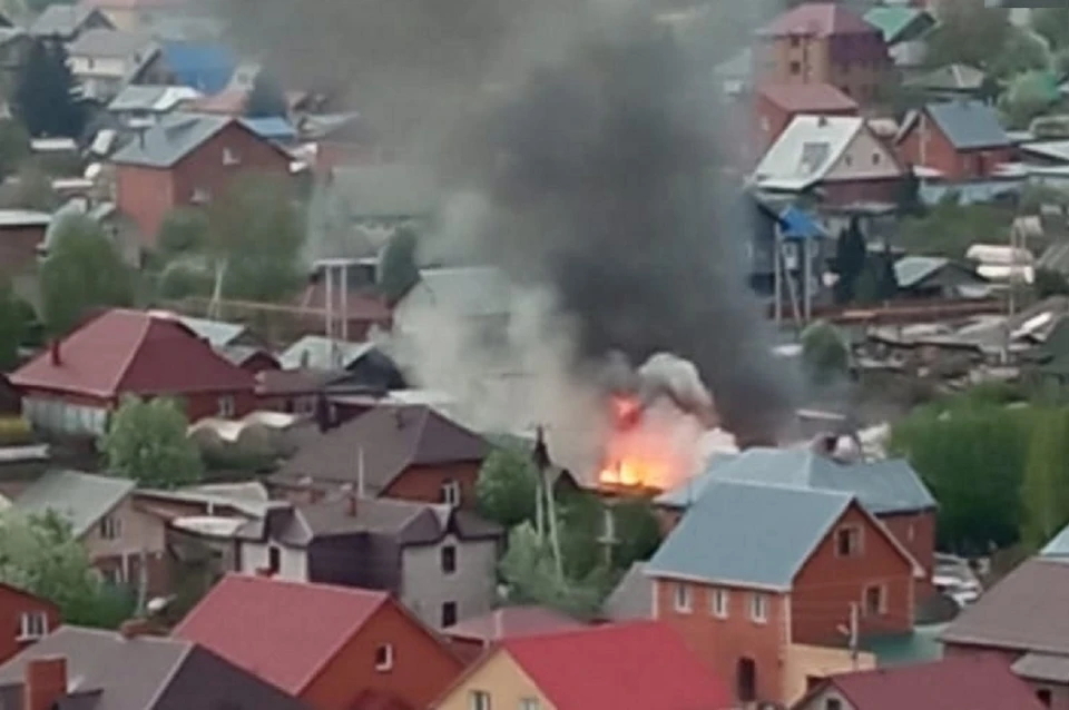 Пожар произошел в Кировском районе. Фото: предоставлено очевидцем.