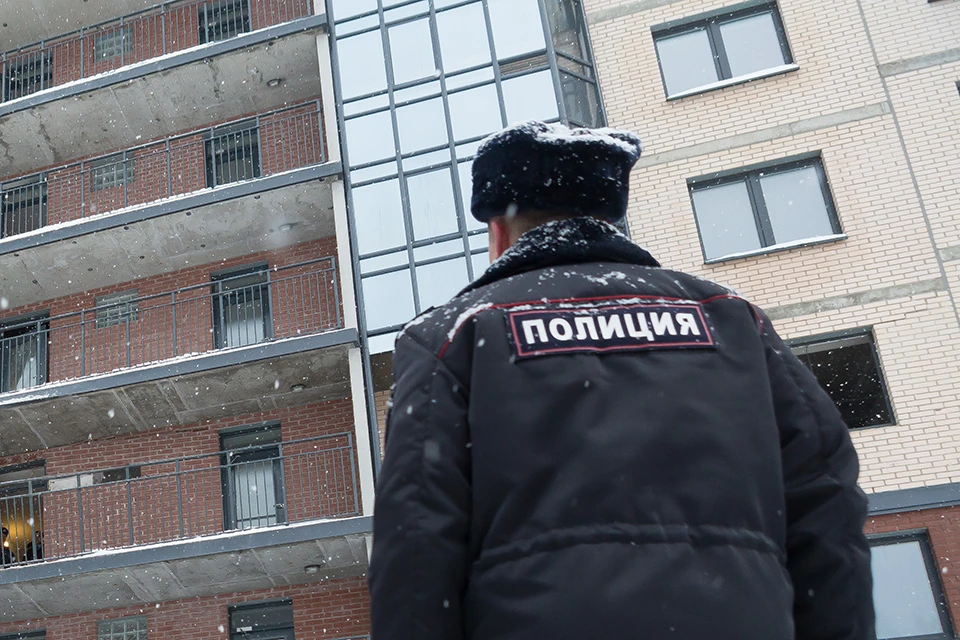 Прибывшие полицейские выяснили, что плакал грудной ребенок - у него прорезались зубы.