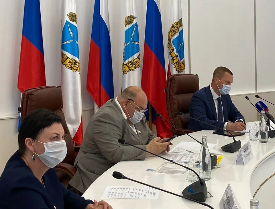 Олег Костин и Роман Бусаргин на заседании