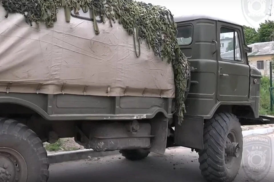 Украинские военные бросили не только полный вооружения автомобиль, но также топливо и аккумулятор к нему. Фото: МВД ЛНР