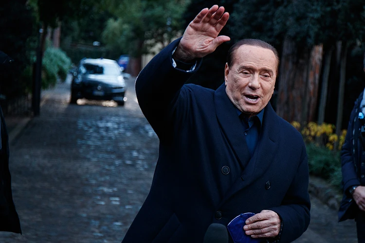 Берлускони заявил, что Украина должна принять условия России