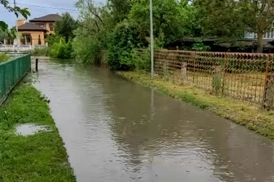 Вода постепенно снижается, жилые дома не заливало. Фото: управление МЧС России по РО