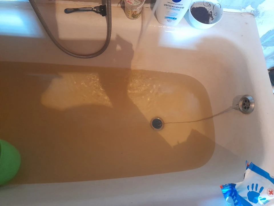 В такой воде мыться точно не хочется. Фото: Юлия Личманова