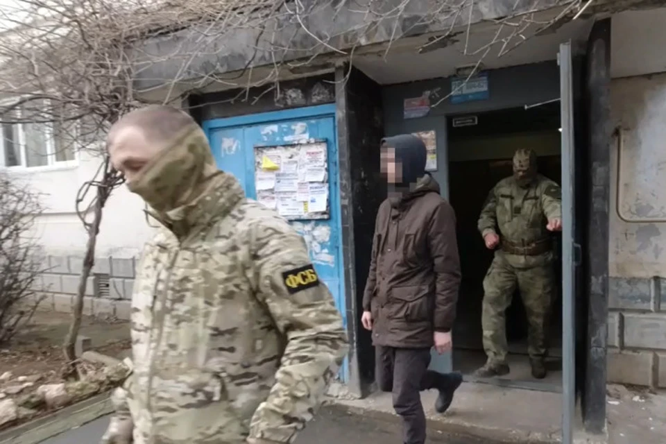 Парню на полтора года запретили вести группы в Интернете. Фото: скриншот из видео ФСБ по Крыму и Севастополю