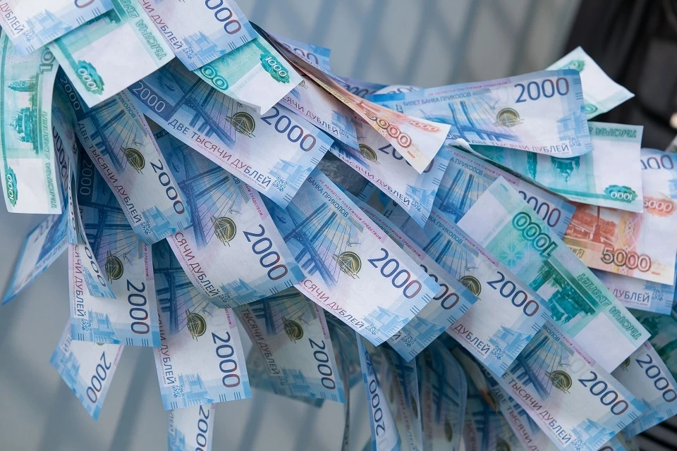 Два иркутянина незаконно раздали кредитов на 23 миллиона рублей