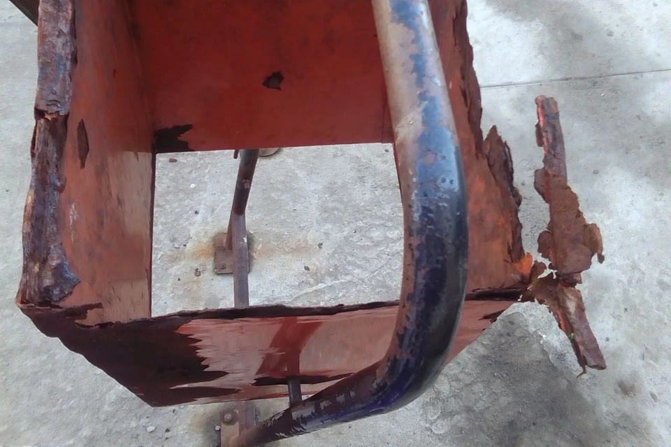 Урны без дна: на Сахалине коммунальщики открыли для себя способ снизить «мусорную» нагрузку. Фото очевидца