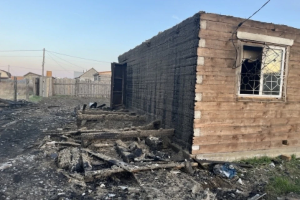 Студенты из Бурятии спасли женщину и двух детей, которых пытались сжечь заживо в доме. фото: СУ СК Бурятии
