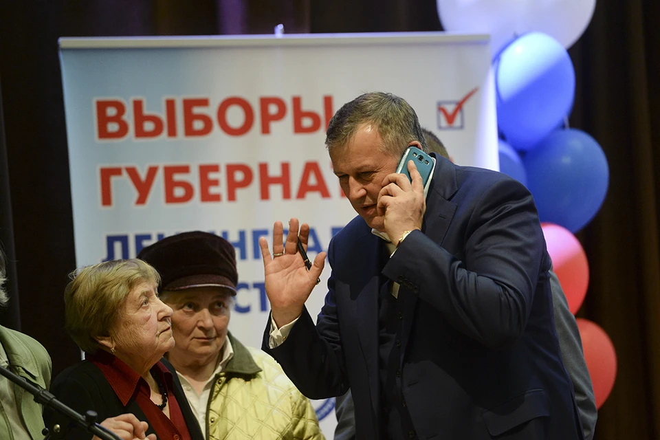 На первый срок Дрозденко утвердили по представлению президента, а затем дважды за него голосовали жители. Фото: администрация губернатора ЛО