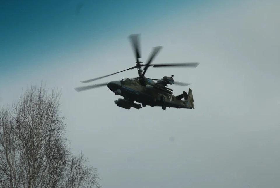 Минобороны РФ показало видео боевой работы вертолетов Ка-52 и Ми-8АМТШ на Украине