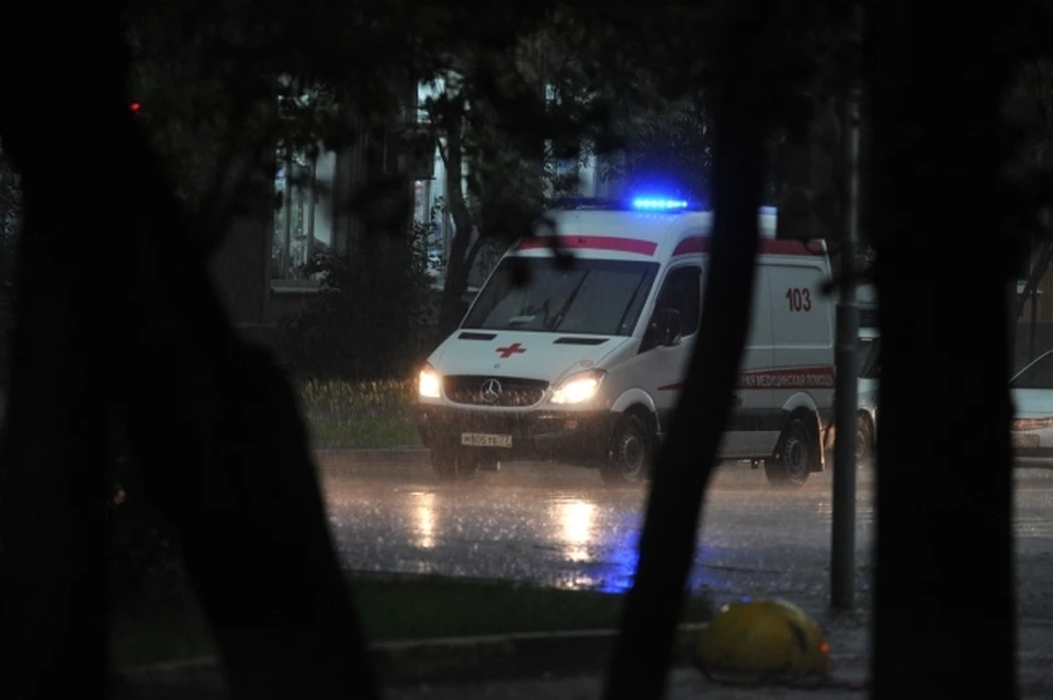 После происшествия, мужчину доставили в больницу с травмами.