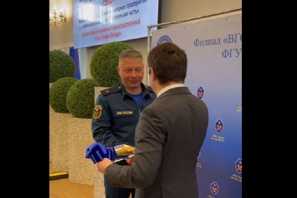 Губернатор поздравил всех со столетием государственной горноспасательной службы России. Фото: скрин видео