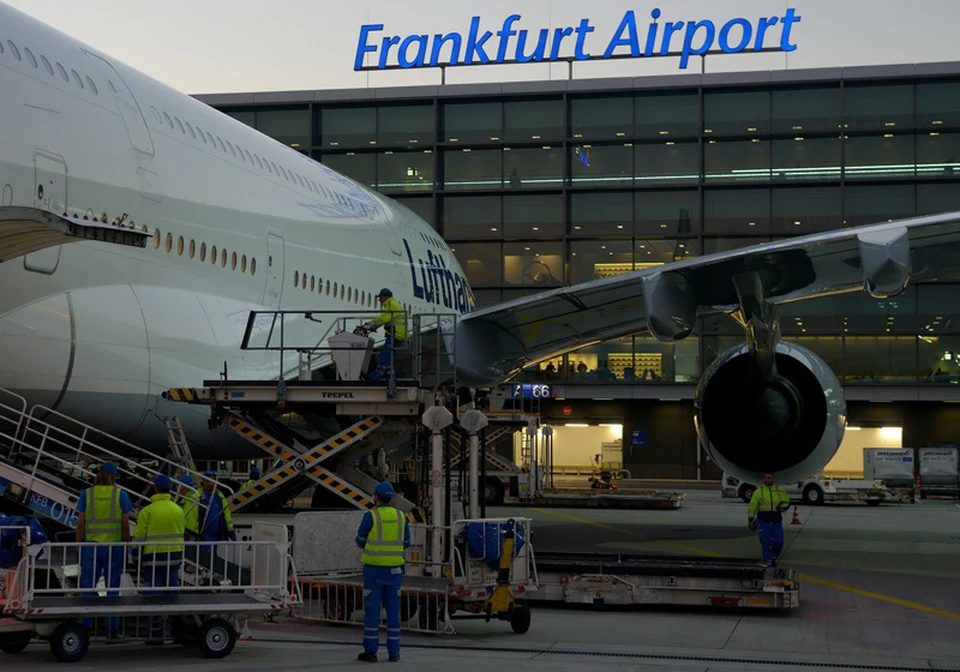 Самолет москва франкфурт на майне. Frankfurt am main аэропорт. Аэропорт Франкфурта-на-Майне Германия. Международный аэропорт Франкфурт. Франфрункт Германия аэропорт.