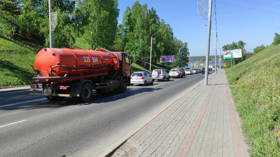 Автомобилисты продолжают обсуждать в социальных сетях главную пробку Томска.