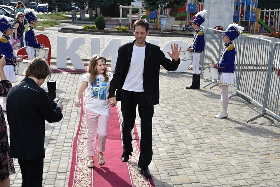 Известный актер Дмитрий Щербина стал почетным гостем кинофестиваля "Золотая бабочка" в Тимашевске.