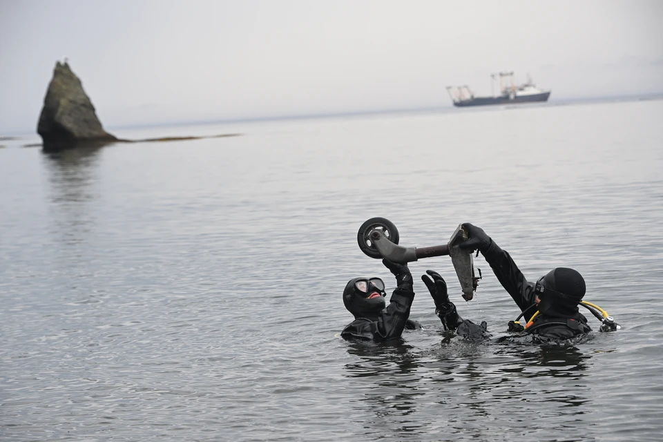 Во Владивостоке водолазы очистят от металлолома популярные набережные.