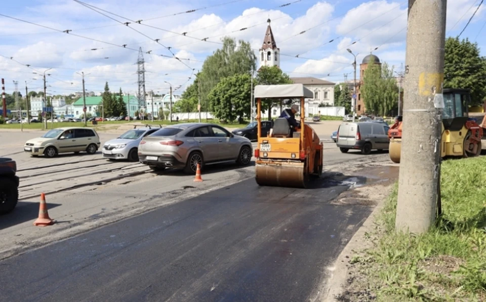 В Заднепровском районе Смоленска приступили к ямочному ремонту. Фото: пресс-служба администрации города.