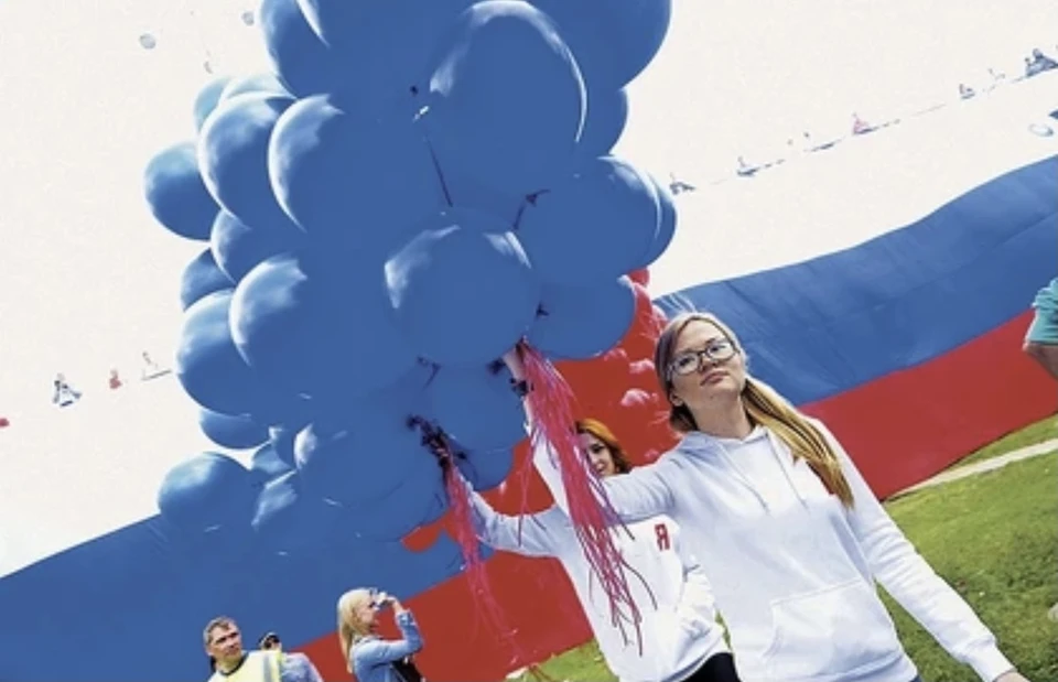 12 июня - День России.