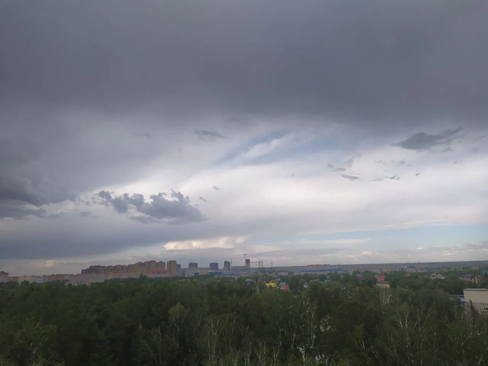 В Тюмени прошел сильный ливень с градом.