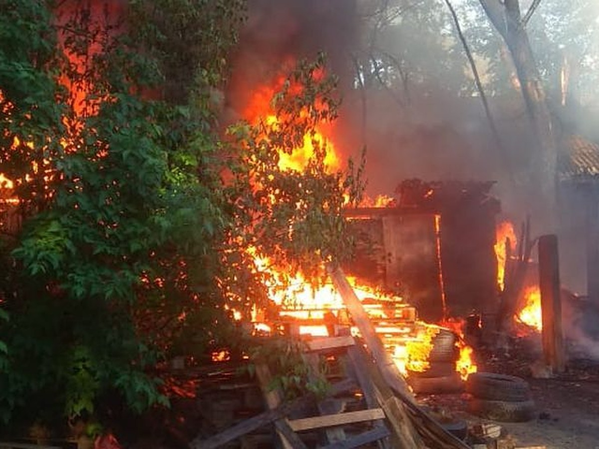 Фото и видео пожара на улице Тополевой в Новосибирске 11 июня 2022 года  появились в соцсетях - KP.RU